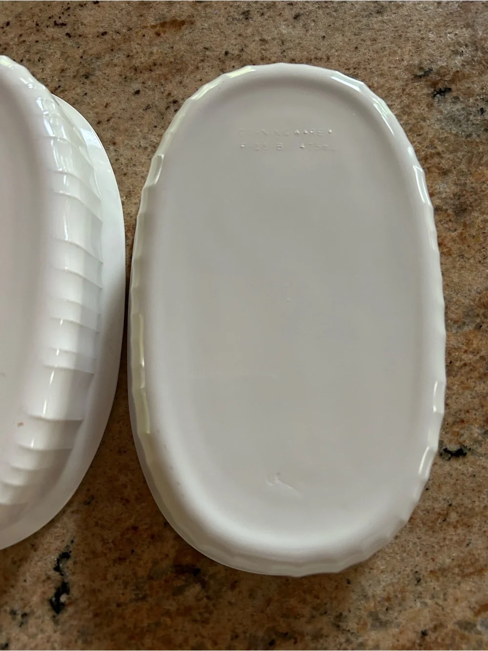 Corningware #F-15-B 475ml French White Oval Baking Dishes (2) 7.25”x4.75”w16 oz